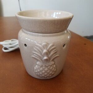 Scentsy Mid-Size Wax Warmer - Welcome